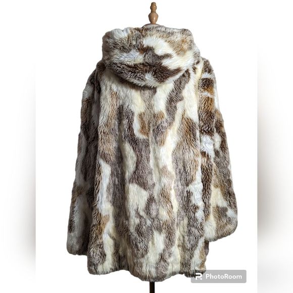 East 5th Hooded White Faux Fur Coat - Picture 4 of 9